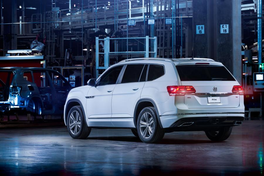  Volkswagen Atlas R-Line 2017 года  (фото 7 из 16)